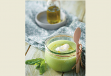 Πικάντικη αγγουρόσουπα με γιαούρτι και δυόσμο